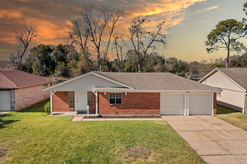 5330 Royal Oak Dr, Texas City